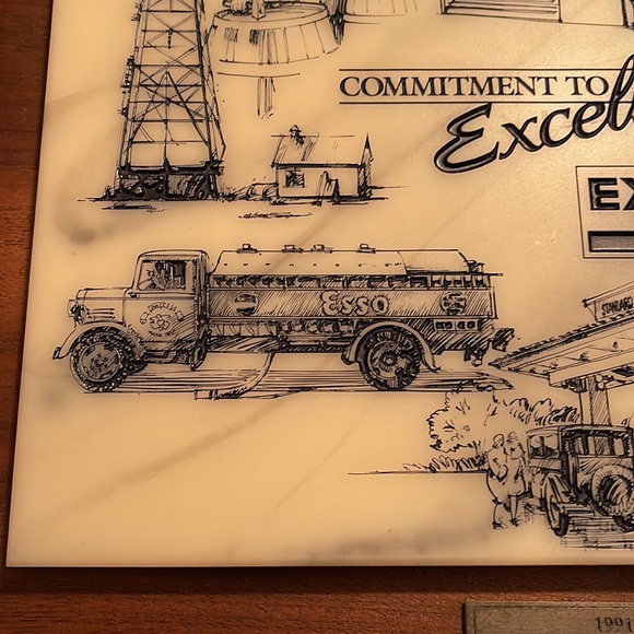 Large scrimshaw Exxon dealer excellence bronze division plaque - Picture 4 of 7